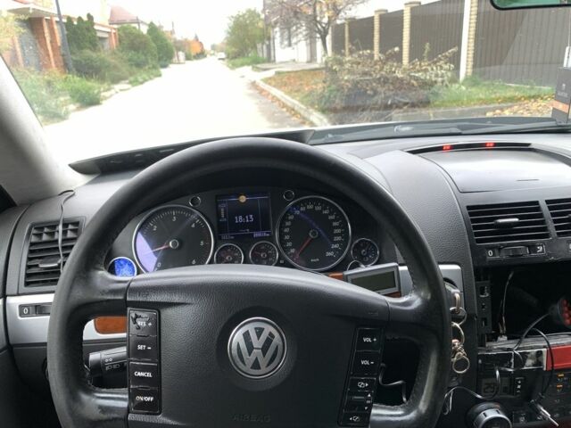 Черный Фольксваген Туарег, объемом двигателя 2.5 л и пробегом 399 тыс. км за 2400 $, фото 5 на Automoto.ua