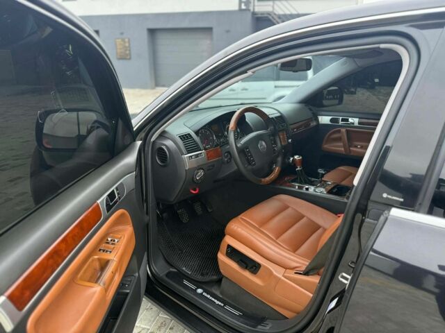 Черный Фольксваген Туарег, объемом двигателя 2.5 л и пробегом 260 тыс. км за 8000 $, фото 2 на Automoto.ua