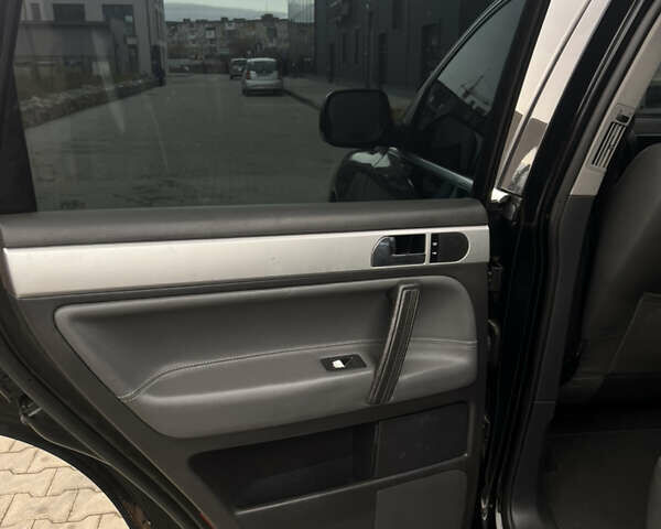 Черный Фольксваген Туарег, объемом двигателя 2.5 л и пробегом 427 тыс. км за 7700 $, фото 22 на Automoto.ua