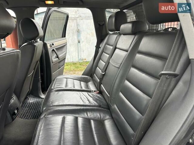 Черный Фольксваген Туарег, объемом двигателя 2.46 л и пробегом 225 тыс. км за 6450 $, фото 27 на Automoto.ua