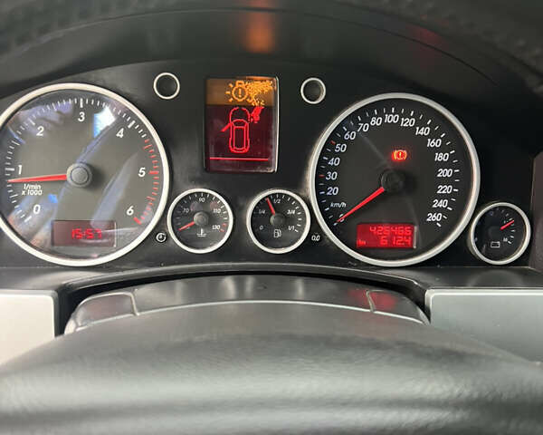 Черный Фольксваген Туарег, объемом двигателя 2.5 л и пробегом 427 тыс. км за 7700 $, фото 17 на Automoto.ua