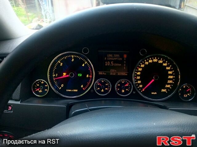 Черный Фольксваген Туарег, объемом двигателя 2.5 л и пробегом 317 тыс. км за 8500 $, фото 9 на Automoto.ua