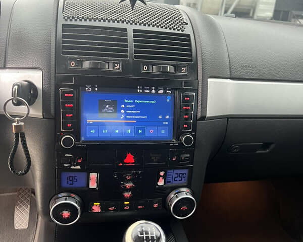 Черный Фольксваген Туарег, объемом двигателя 2.46 л и пробегом 426 тыс. км за 7400 $, фото 18 на Automoto.ua