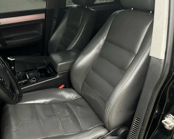 Черный Фольксваген Туарег, объемом двигателя 2.46 л и пробегом 426 тыс. км за 7400 $, фото 20 на Automoto.ua