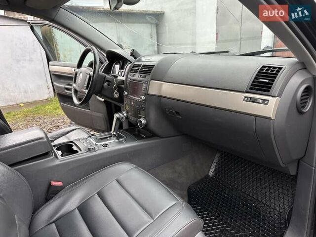 Черный Фольксваген Туарег, объемом двигателя 2.46 л и пробегом 225 тыс. км за 6450 $, фото 32 на Automoto.ua