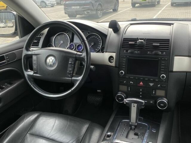 Черный Фольксваген Туарег, объемом двигателя 3 л и пробегом 270 тыс. км за 8750 $, фото 7 на Automoto.ua