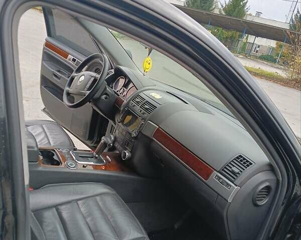 Черный Фольксваген Туарег, объемом двигателя 2.46 л и пробегом 288 тыс. км за 6800 $, фото 9 на Automoto.ua