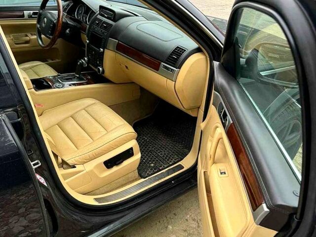 Чорний Фольксваген Туарег, об'ємом двигуна 5 л та пробігом 110 тис. км за 5000 $, фото 11 на Automoto.ua