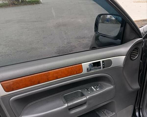 Черный Фольксваген Туарег, объемом двигателя 2.46 л и пробегом 288 тыс. км за 6800 $, фото 2 на Automoto.ua