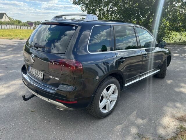 Черный Фольксваген Туарег, объемом двигателя 5 л и пробегом 320 тыс. км за 3600 $, фото 4 на Automoto.ua