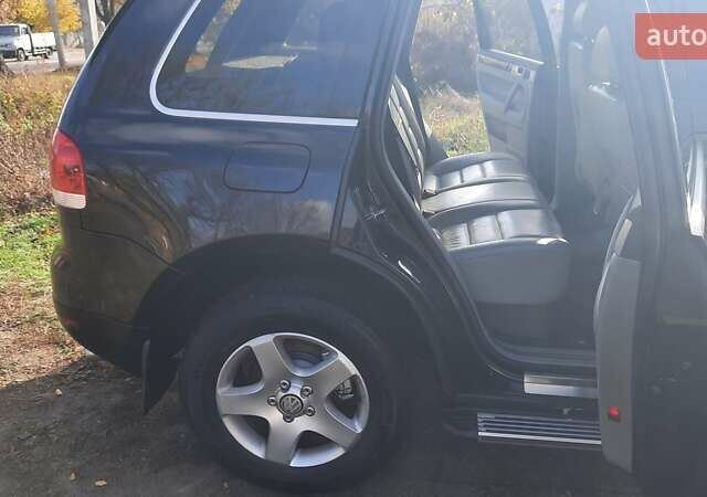 Черный Фольксваген Туарег, объемом двигателя 2.46 л и пробегом 245 тыс. км за 8500 $, фото 10 на Automoto.ua