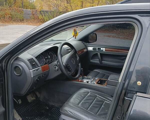 Черный Фольксваген Туарег, объемом двигателя 2.46 л и пробегом 288 тыс. км за 6800 $, фото 3 на Automoto.ua