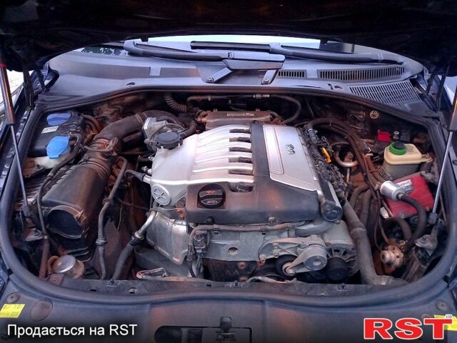 Черный Фольксваген Туарег, объемом двигателя 3.2 л и пробегом 204 тыс. км за 7700 $, фото 4 на Automoto.ua