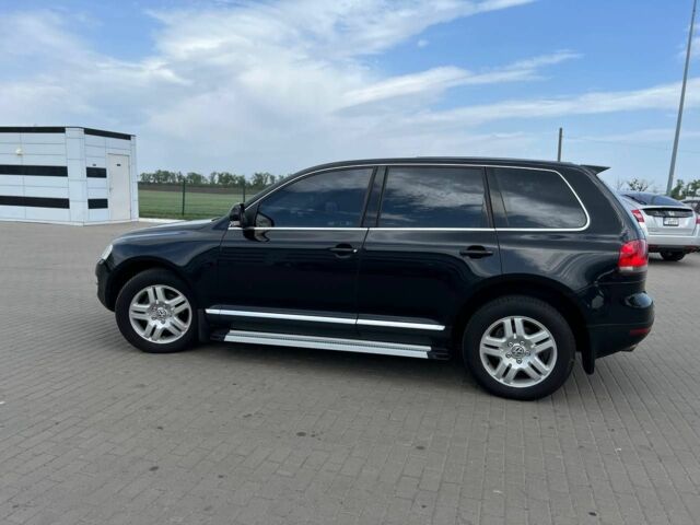 Черный Фольксваген Туарег, объемом двигателя 4.2 л и пробегом 318 тыс. км за 6500 $, фото 5 на Automoto.ua