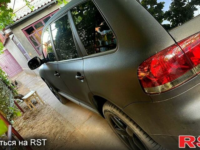 Черный Фольксваген Туарег, объемом двигателя 5 л и пробегом 168 тыс. км за 6300 $, фото 3 на Automoto.ua