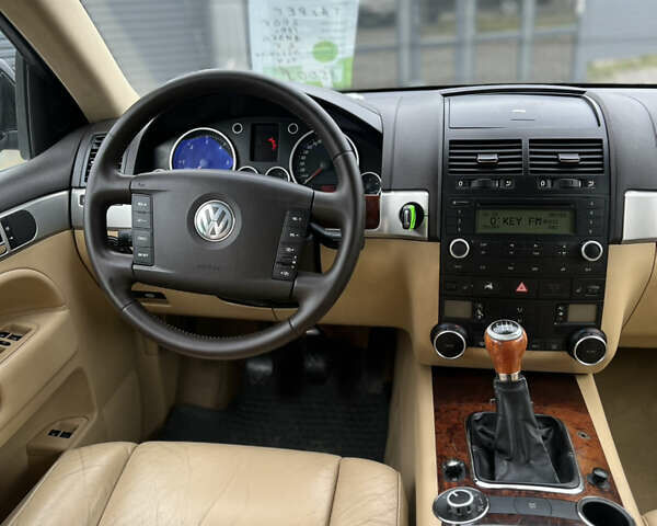 Чорний Фольксваген Туарег, об'ємом двигуна 2.46 л та пробігом 190 тис. км за 8800 $, фото 7 на Automoto.ua