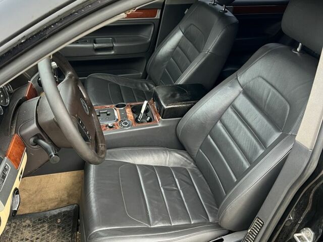 Чорний Фольксваген Туарег, об'ємом двигуна 3 л та пробігом 496 тис. км за 3999 $, фото 10 на Automoto.ua