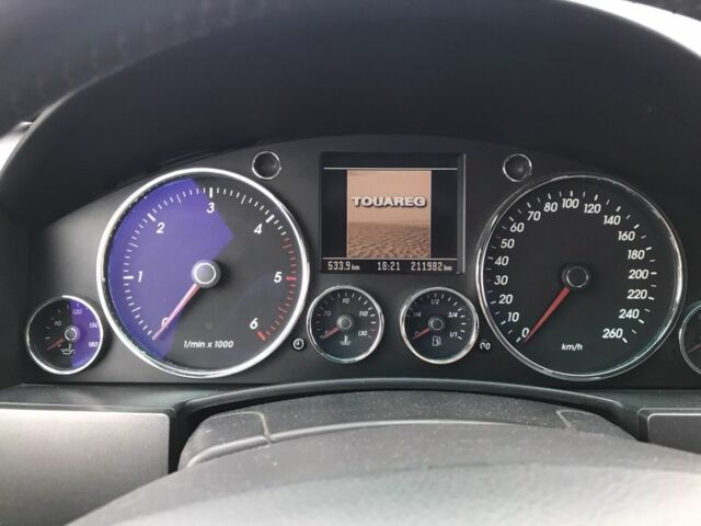 Черный Фольксваген Туарег, объемом двигателя 3 л и пробегом 212 тыс. км за 8555 $, фото 4 на Automoto.ua