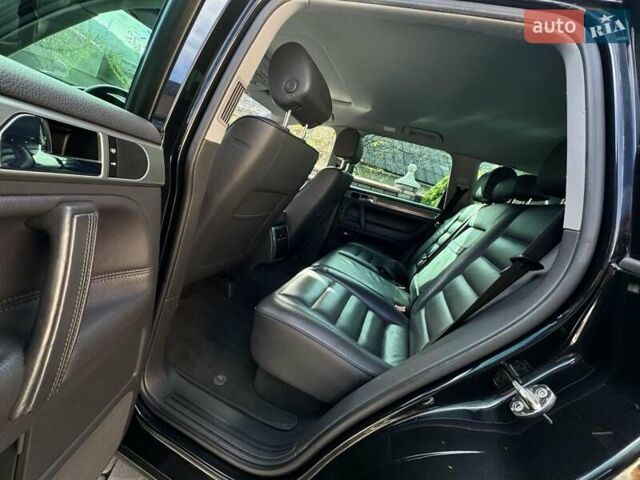 Черный Фольксваген Туарег, объемом двигателя 3 л и пробегом 187 тыс. км за 12000 $, фото 18 на Automoto.ua