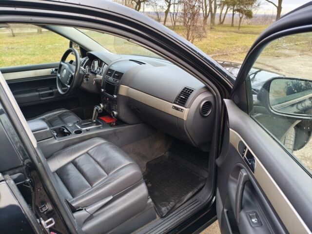 Черный Фольксваген Туарег, объемом двигателя 3 л и пробегом 300 тыс. км за 6500 $, фото 10 на Automoto.ua