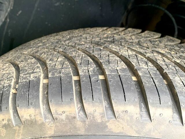 Черный Фольксваген Туарег, объемом двигателя 3 л и пробегом 200 тыс. км за 13000 $, фото 6 на Automoto.ua