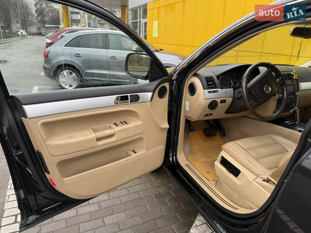 Черный Фольксваген Туарег, объемом двигателя 2.97 л и пробегом 329 тыс. км за 9500 $, фото 17 на Automoto.ua