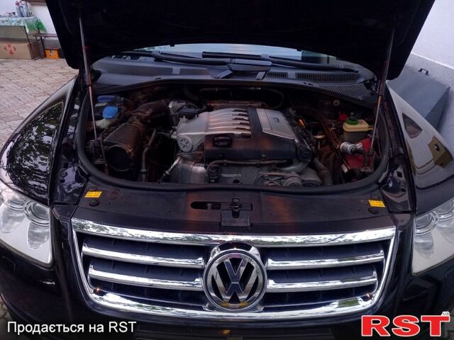 Черный Фольксваген Туарег, объемом двигателя 3.2 л и пробегом 204 тыс. км за 7700 $, фото 5 на Automoto.ua