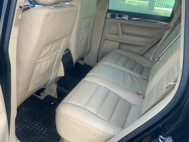 Чорний Фольксваген Туарег, об'ємом двигуна 5 л та пробігом 370 тис. км за 4200 $, фото 7 на Automoto.ua