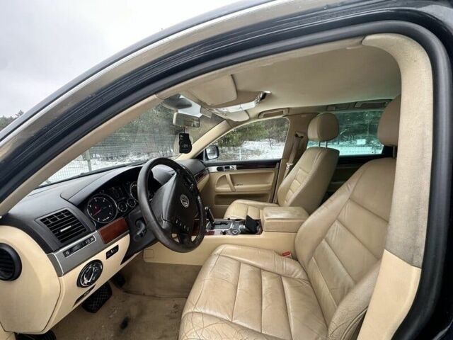 Черный Фольксваген Туарег, объемом двигателя 3 л и пробегом 295 тыс. км за 3636 $, фото 7 на Automoto.ua