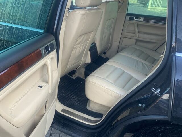 Чорний Фольксваген Туарег, об'ємом двигуна 5 л та пробігом 370 тис. км за 4200 $, фото 8 на Automoto.ua