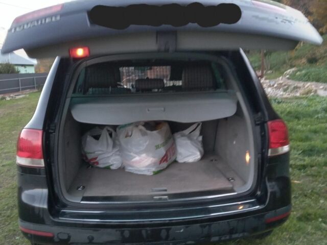 Черный Фольксваген Туарег, объемом двигателя 0 л и пробегом 281 тыс. км за 4500 $, фото 2 на Automoto.ua