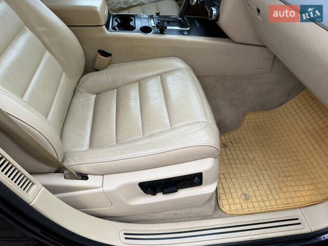 Черный Фольксваген Туарег, объемом двигателя 2.97 л и пробегом 329 тыс. км за 9500 $, фото 32 на Automoto.ua