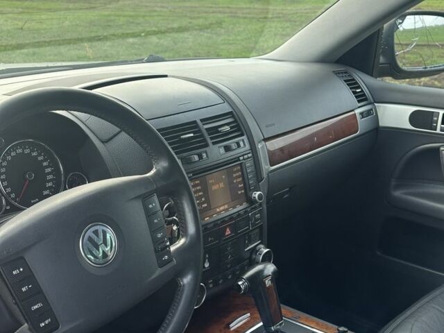 Чорний Фольксваген Туарег, об'ємом двигуна 3 л та пробігом 326 тис. км за 4800 $, фото 7 на Automoto.ua