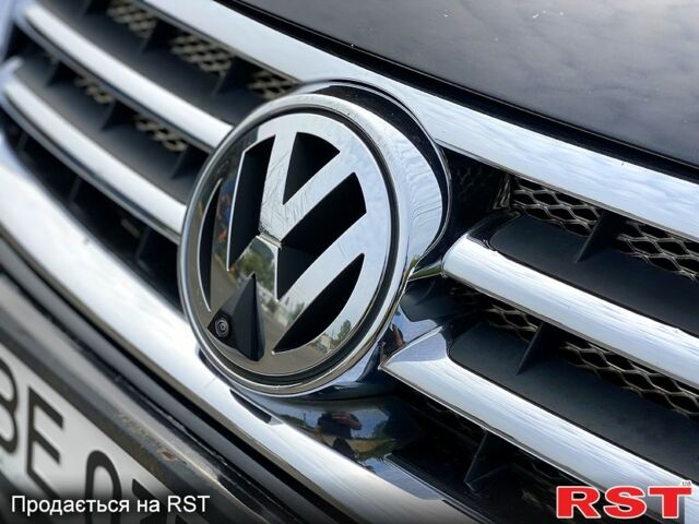 Черный Фольксваген Туарег, объемом двигателя 3.2 л и пробегом 243 тыс. км за 8500 $, фото 7 на Automoto.ua