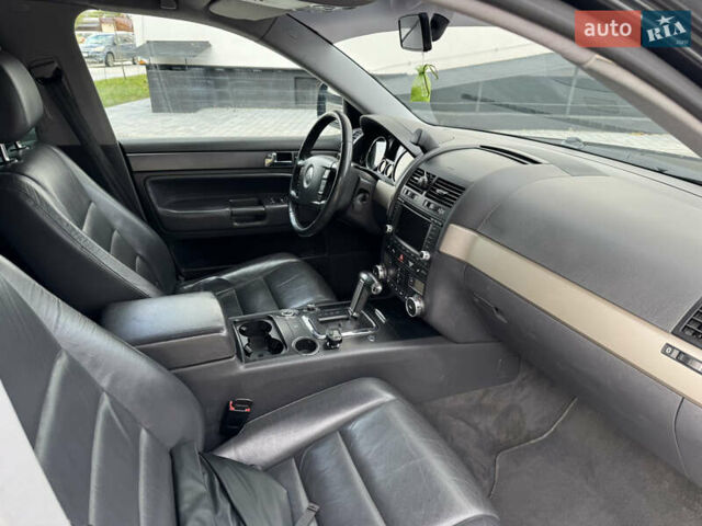 Черный Фольксваген Туарег, объемом двигателя 2.97 л и пробегом 325 тыс. км за 8850 $, фото 23 на Automoto.ua