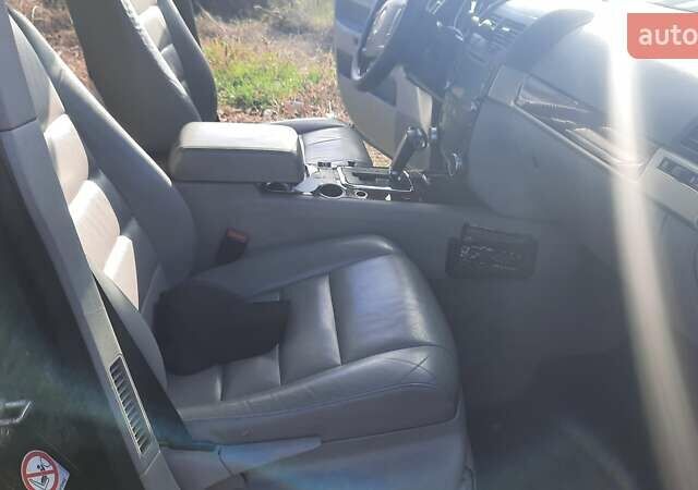 Черный Фольксваген Туарег, объемом двигателя 2.46 л и пробегом 245 тыс. км за 8500 $, фото 13 на Automoto.ua