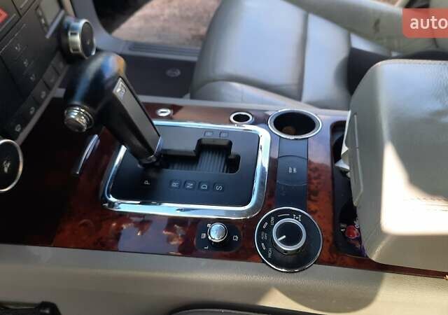 Черный Фольксваген Туарег, объемом двигателя 2.46 л и пробегом 245 тыс. км за 8500 $, фото 2 на Automoto.ua