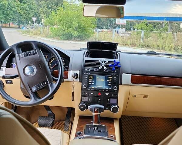 Черный Фольксваген Туарег, объемом двигателя 2.97 л и пробегом 320 тыс. км за 9200 $, фото 4 на Automoto.ua