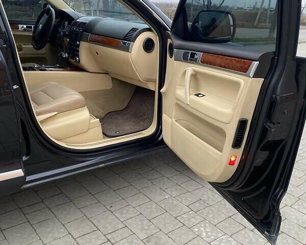 Черный Фольксваген Туарег, объемом двигателя 2.97 л и пробегом 390 тыс. км за 8700 $, фото 11 на Automoto.ua