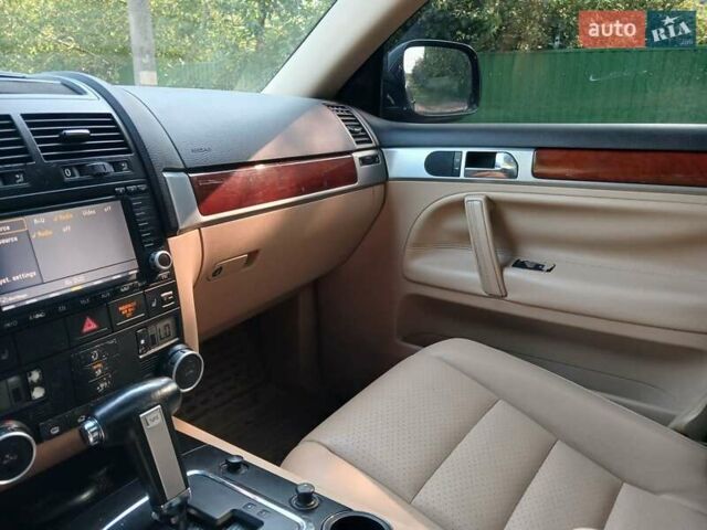 Черный Фольксваген Туарег, объемом двигателя 3.2 л и пробегом 280 тыс. км за 7700 $, фото 8 на Automoto.ua