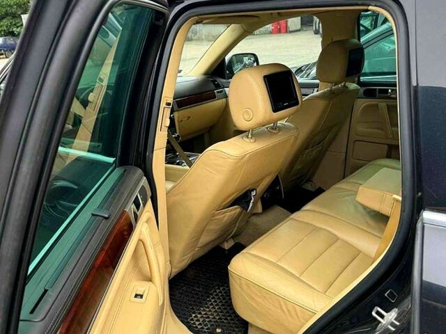 Чорний Фольксваген Туарег, об'ємом двигуна 5 л та пробігом 110 тис. км за 5000 $, фото 7 на Automoto.ua