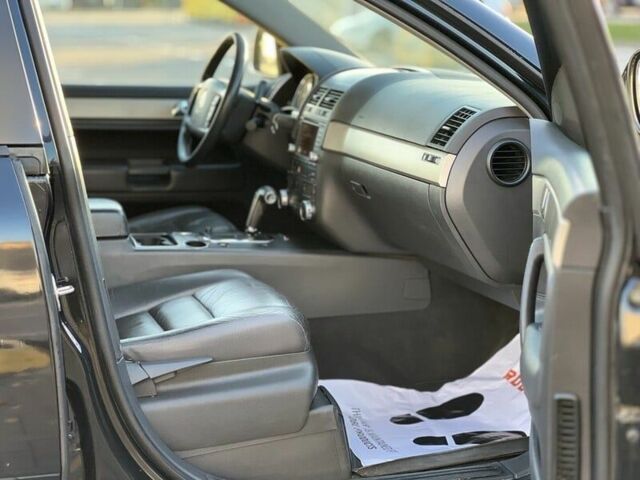 Черный Фольксваген Туарег, объемом двигателя 3 л и пробегом 300 тыс. км за 6500 $, фото 22 на Automoto.ua