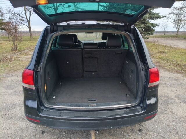 Черный Фольксваген Туарег, объемом двигателя 3 л и пробегом 300 тыс. км за 6500 $, фото 13 на Automoto.ua