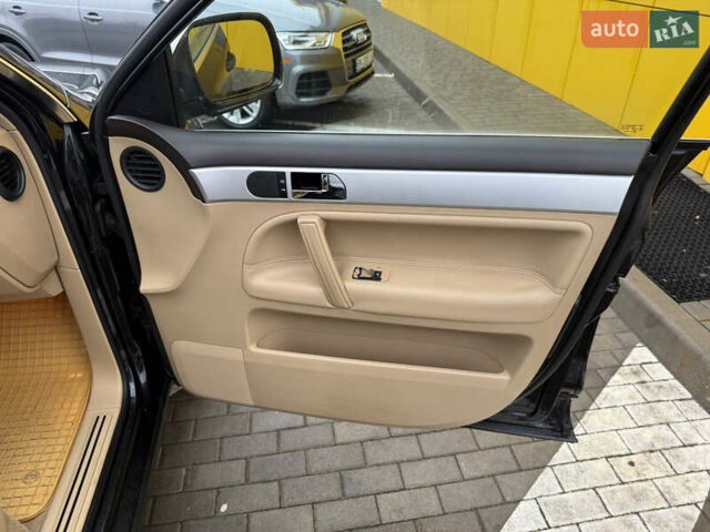 Черный Фольксваген Туарег, объемом двигателя 2.97 л и пробегом 329 тыс. км за 9500 $, фото 31 на Automoto.ua