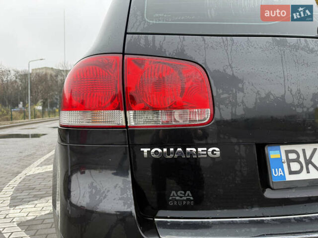 Черный Фольксваген Туарег, объемом двигателя 2.97 л и пробегом 329 тыс. км за 9500 $, фото 9 на Automoto.ua