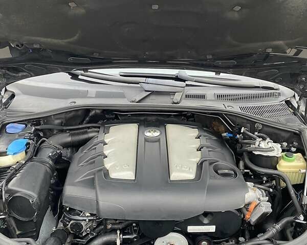 Черный Фольксваген Туарег, объемом двигателя 2.97 л и пробегом 390 тыс. км за 8700 $, фото 17 на Automoto.ua