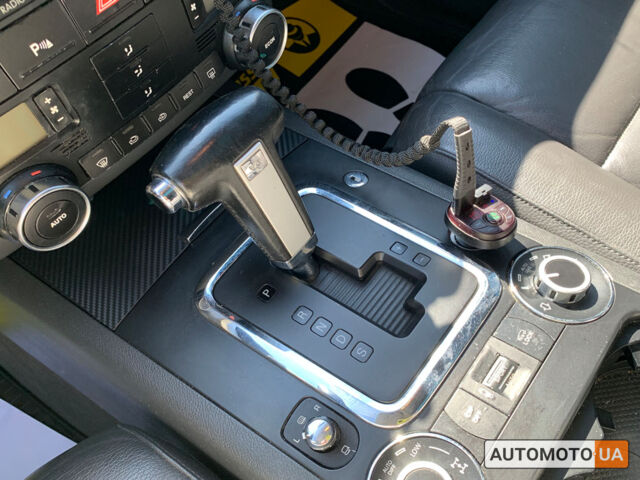 Черный Фольксваген Туарег, объемом двигателя 3 л и пробегом 268 тыс. км за 9999 $, фото 12 на Automoto.ua