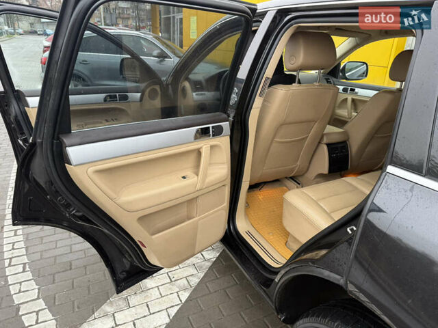 Черный Фольксваген Туарег, объемом двигателя 2.97 л и пробегом 329 тыс. км за 9500 $, фото 20 на Automoto.ua