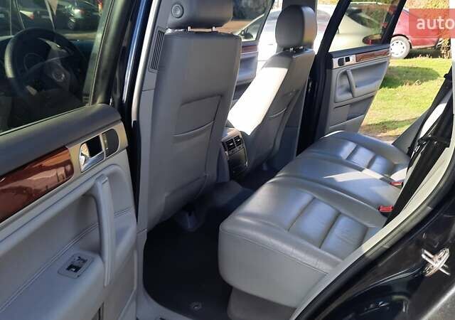 Черный Фольксваген Туарег, объемом двигателя 2.46 л и пробегом 245 тыс. км за 8500 $, фото 8 на Automoto.ua