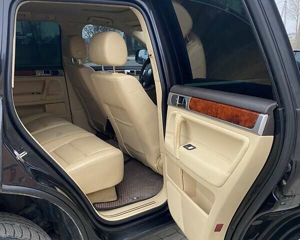 Черный Фольксваген Туарег, объемом двигателя 2.97 л и пробегом 390 тыс. км за 8700 $, фото 12 на Automoto.ua